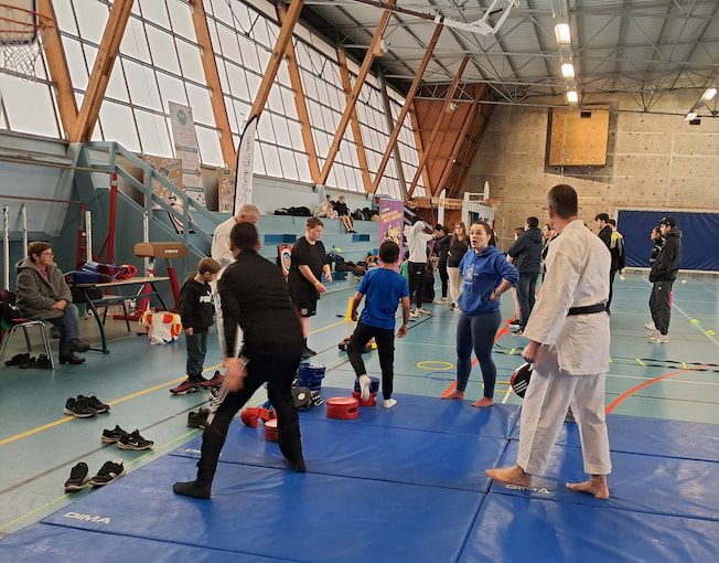 Jeunes - tatami de judo - caravane du sport