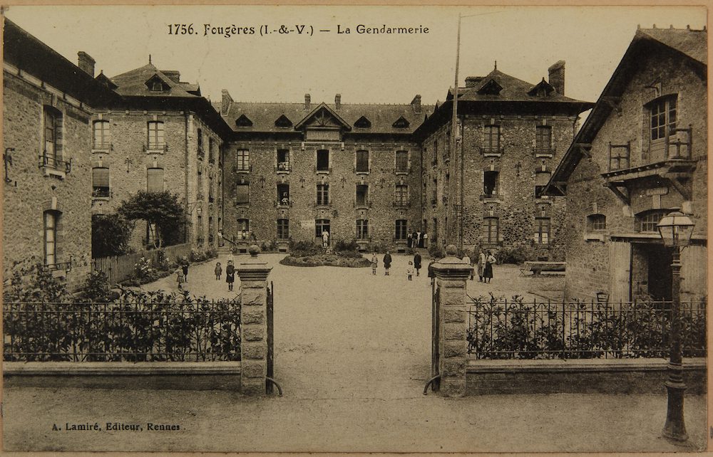 La gendarmerie de Fougères, rue de Laval, au début du 20ème siècle. AM Fougères, 11 Fi 3-8/1
