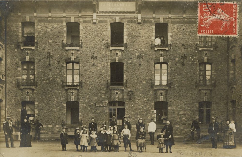 Un lieu où se mêlent vie professionnelle et vie familiale. AM Fougères 11 Fi 3-8/3