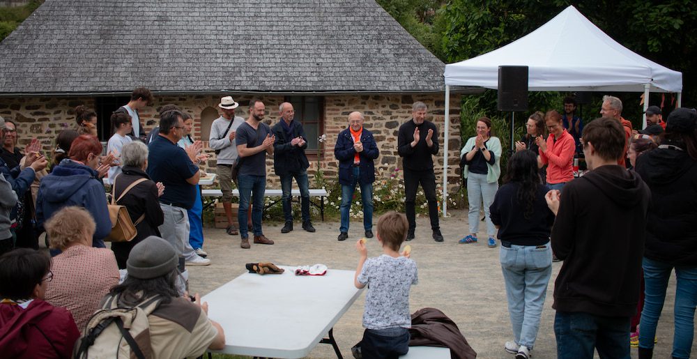 rassemblement de tous les présents à la journée citoyenne
