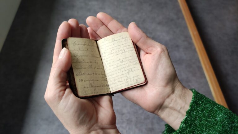 Carnet de route ouvert d’un poilu fougerais Thomas Amand